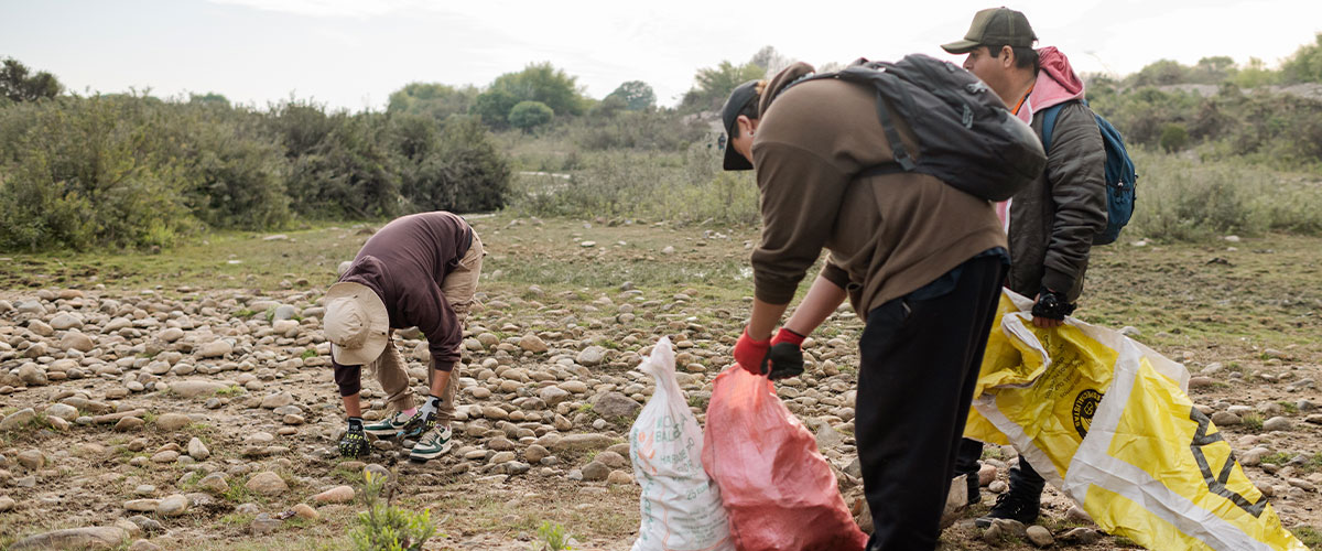 Realizan jornada de limpieza y educación ambiental en el Humedal Urbano Río Elqui de La Serena