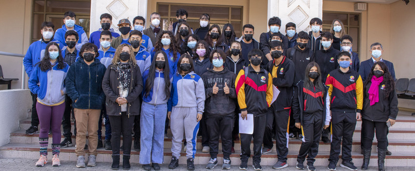 imagen grupal de estudiantes que participaron en el Observatorio Científico Escolar