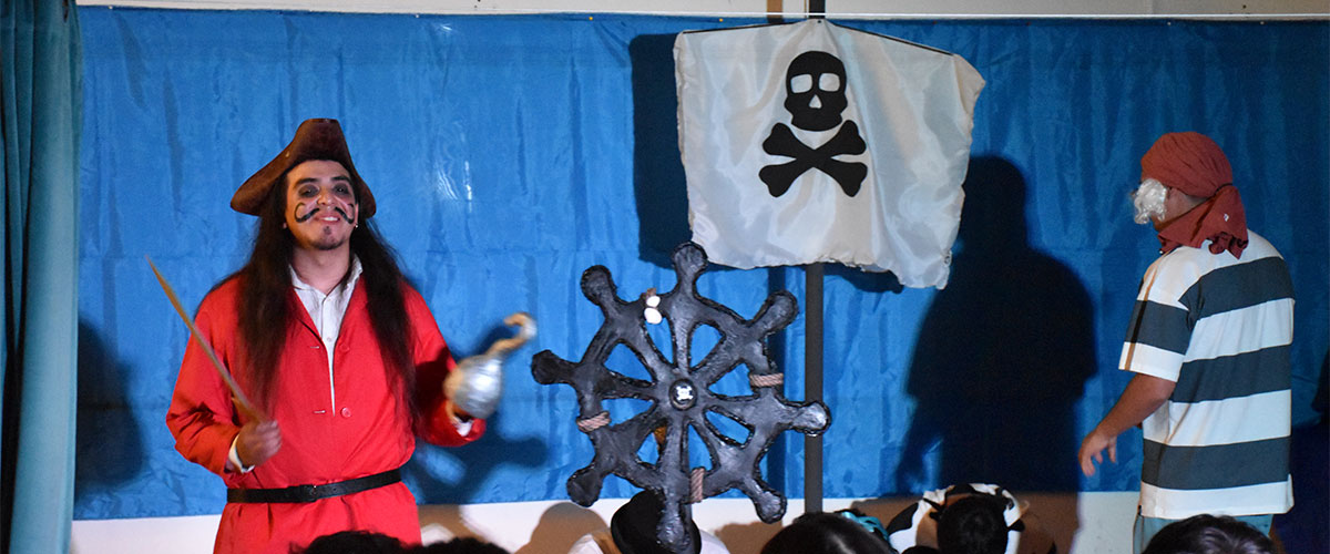 Estudiantes de Pedagogía General Básica presentaron adaptación de “Peter Pan” a escolares del Colegio Japón