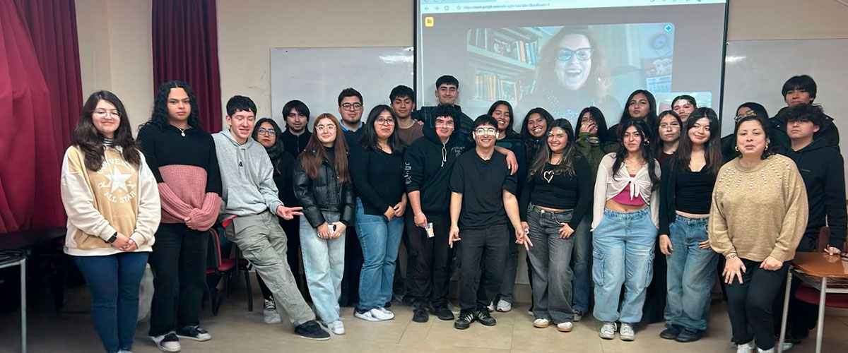 Diálogos con la historia: estudiantes de Administración Pública reflexionan sobre el desarrollo de Chile junto a destacados investigadores