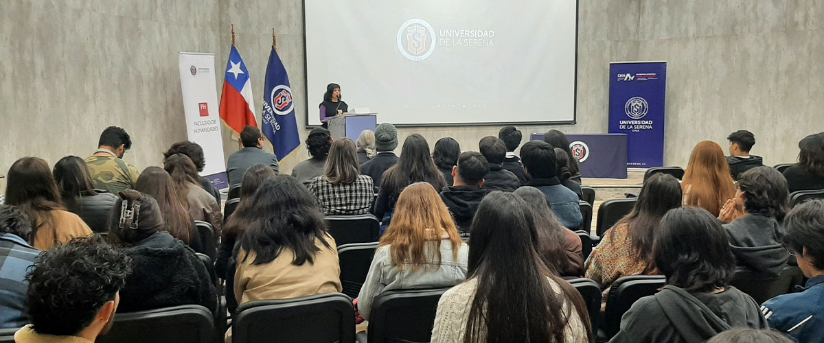Cátedra “Jorge Peña Hen”: Destacada psicóloga y académica peruana expuso sobre la “búsqueda universal de justicia” para los pueblos originarios