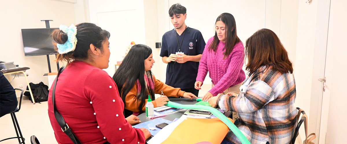 Cuidador@s gerontológicos participaron en curso impartido por la carrera de Enfermería ULS