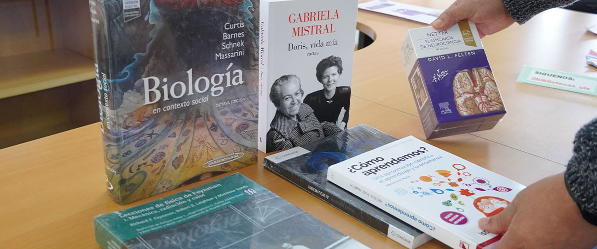 PACE entregó más de 60 libros a la Biblioteca Central Irma Salas Silva 
