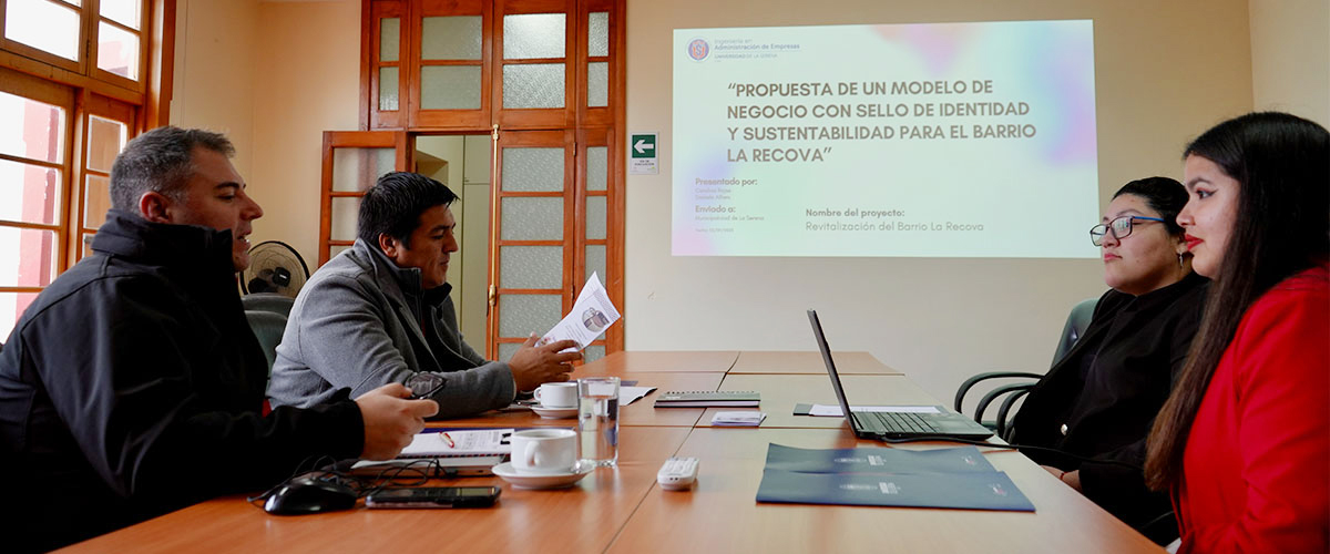 Egresadas Userena presentan modelo de negocio con sello de identidad y sustentabilidad para revitalizar el sector La Recova
