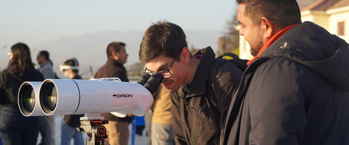 Universidad de La Serena acerca la astronomía a la comunidad con jornada “Astro Chocolate”
