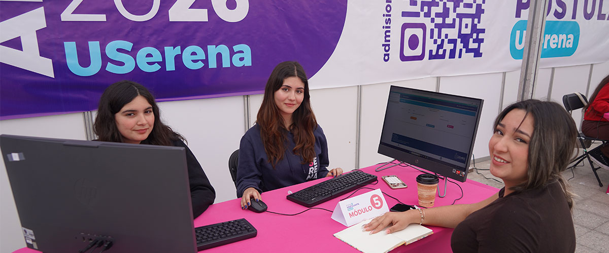 Jóvenes destacan calidad de la USerena en primer día de postulaciones 