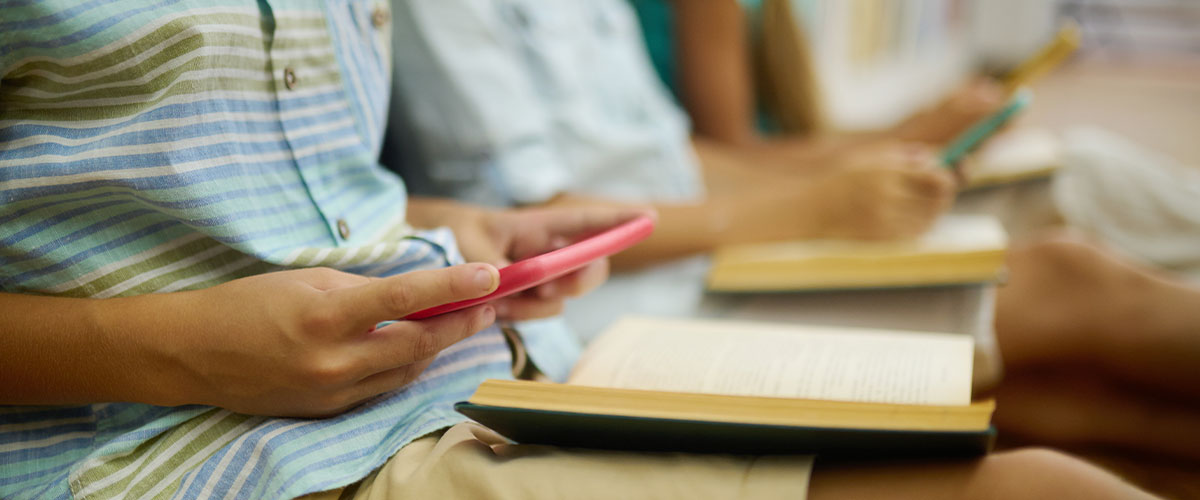 Comienzan las clases y sin celular: Especialistas advierten sobre posibles síntomas de abstinencia digital 