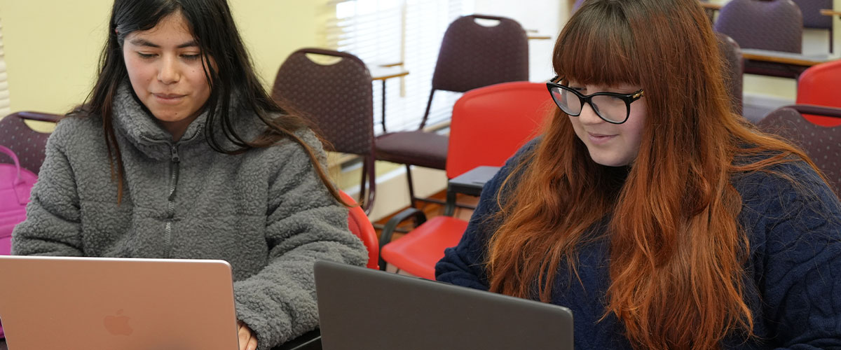 Pedagogía en Matemática y Física alcanza acreditación por 5 años y marca un nuevo hito en su trayectoria