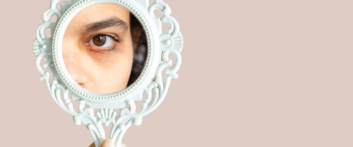 Narcisismo en la era digital: Más allá del mito viral en redes sociales