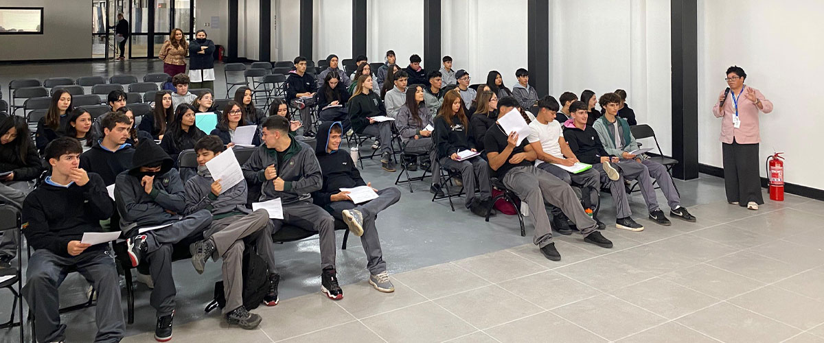 Académica fortalece el pensamiento científico en estudiantes del Colegio San Joaquín de La Serena