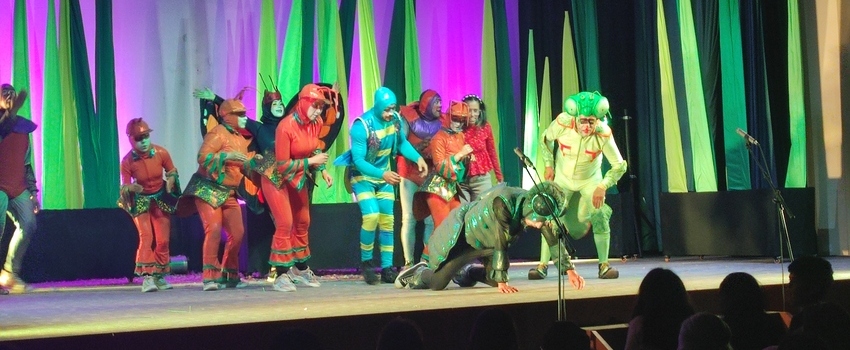 Espectáculo de circo teatro Mushi deleitó a cientos de personas en la ULS 