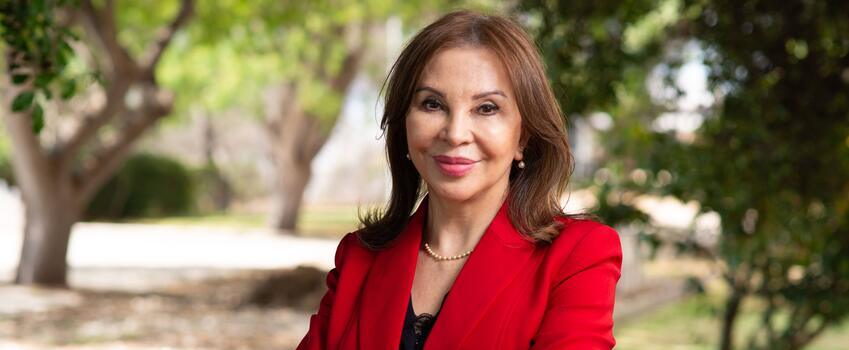 Dra. Luperfina Rojas gana las elecciones y se convierte en la primera Rectora de la ULS 