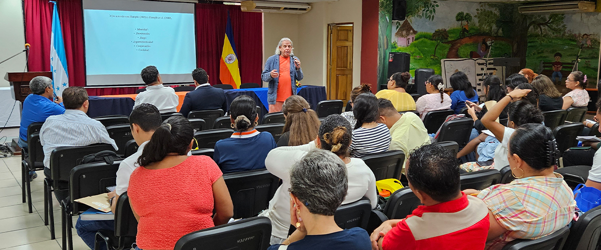 Decano de Humanidades expuso sobre inteligencia artificial en seminario internacional realizado en Honduras