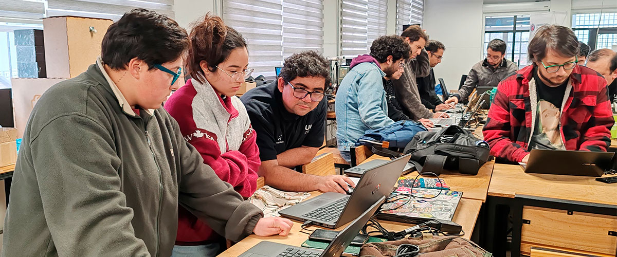 Estudiantes participaron en taller de creación de videojuegos