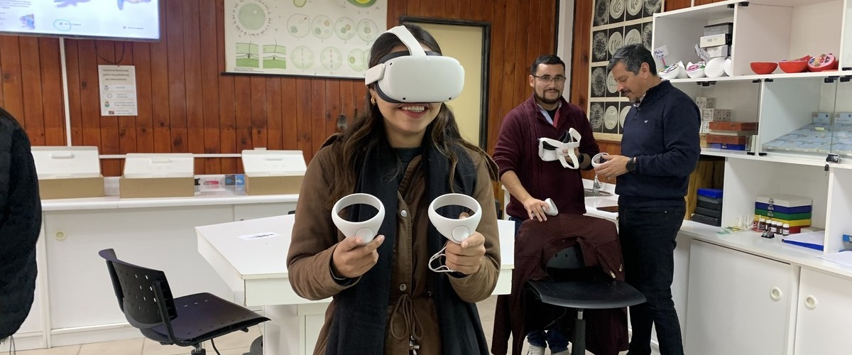 LIITEC realizó taller de realidad virtual y aumentada a estudiantes de Pedagogía General Básica