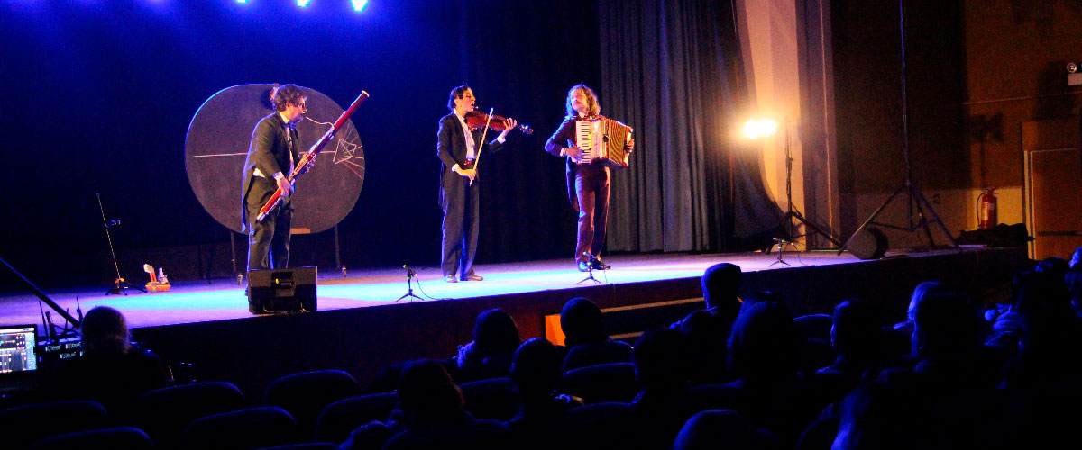 Más de 150 personas presenciaron la obra "Foster, el Observatorio del Cerro Tupahue" de Tryo Teatro Banda 