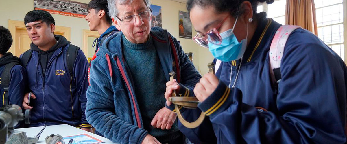 Estudiantes del Colegio Raúl Silva Henríquez exploran la Ingeniería en Visita a la Universidad de La Serena