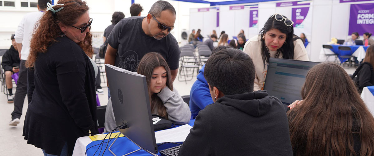 USerena realiza Feria de Matrícula para apoyar a sus futuros estudiantes en la realización de trámites