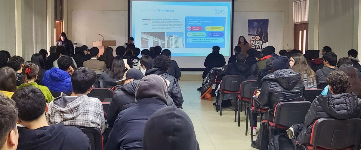 ProChile fortalece vínculos con Ingeniería Comercial de la ULS para impulsar la internacionalización regional